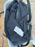 Lululemon fast track bag