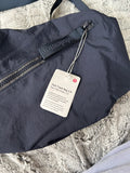 Lululemon fast track bag navy color